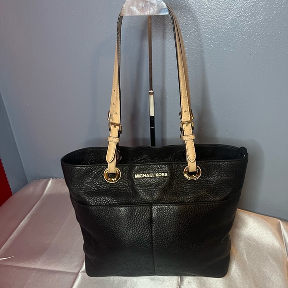 Authentic Michael Kors Purse!!! #0122b - Picture 7 of 13